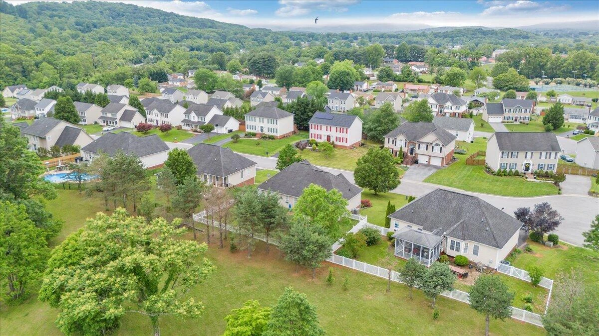 633 Castleridge RD - Photo 83