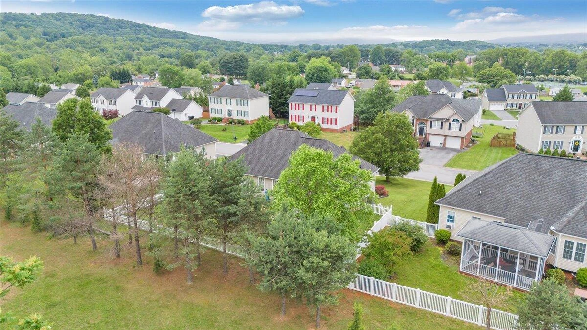633 Castleridge RD - Photo 84