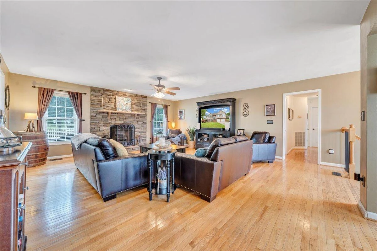 633 Castleridge RD - Photo 9