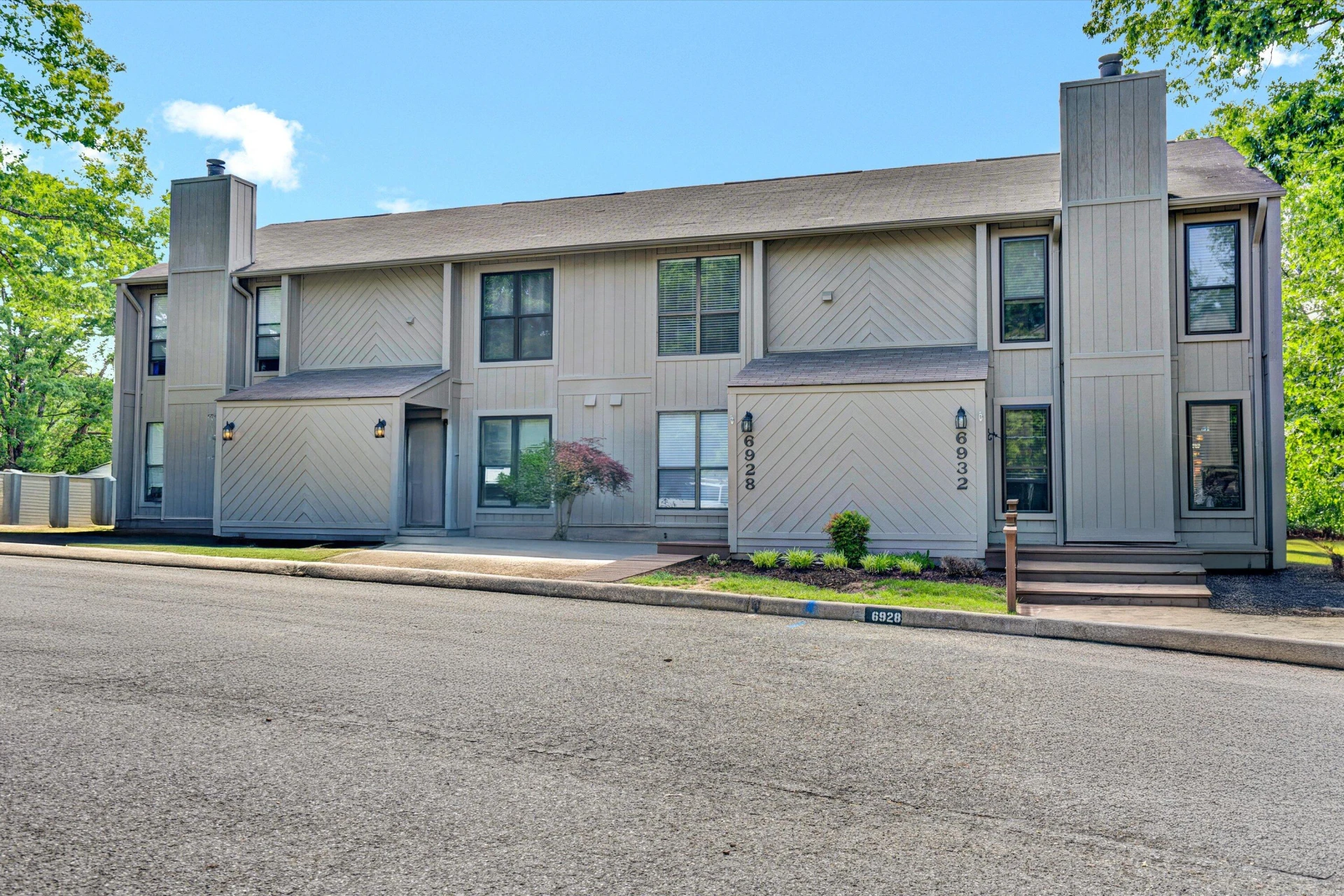 6928 Buck Crossing DR