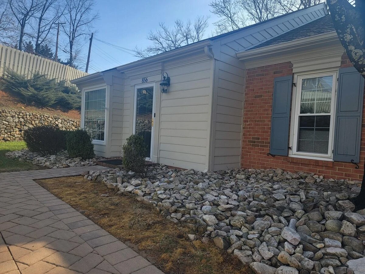 856 Stonegate CT