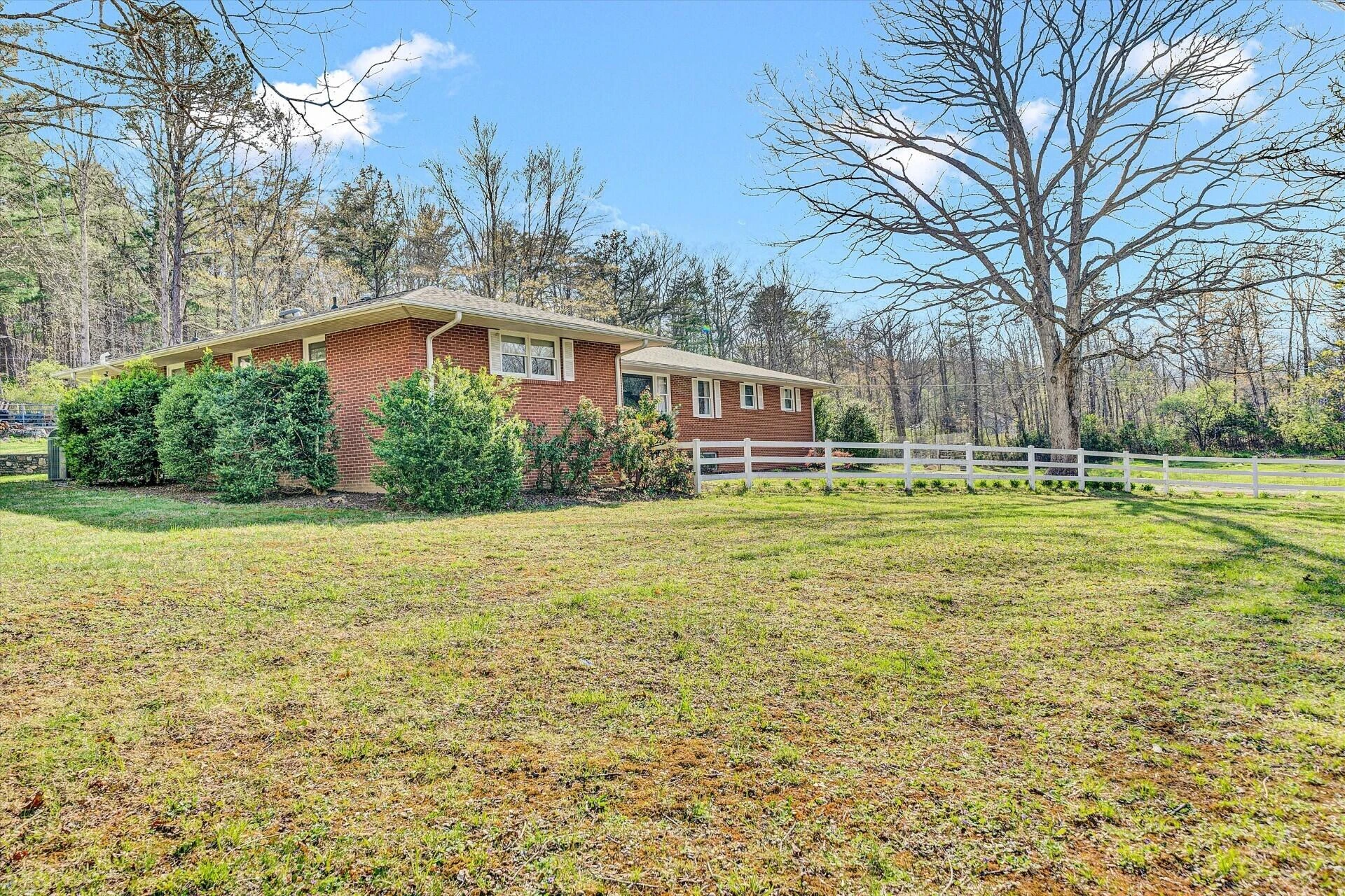 3553 Kidder LN