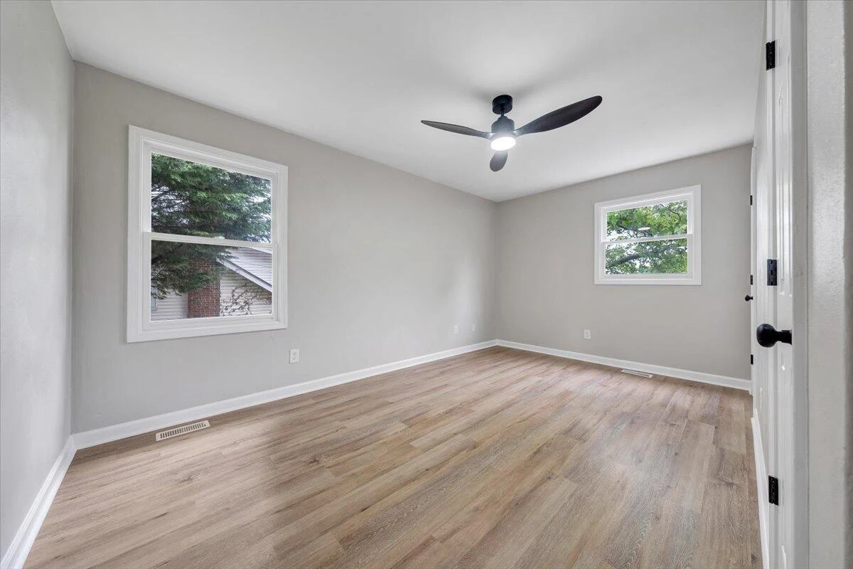 2801 Woodlawn AVE - Photo 20