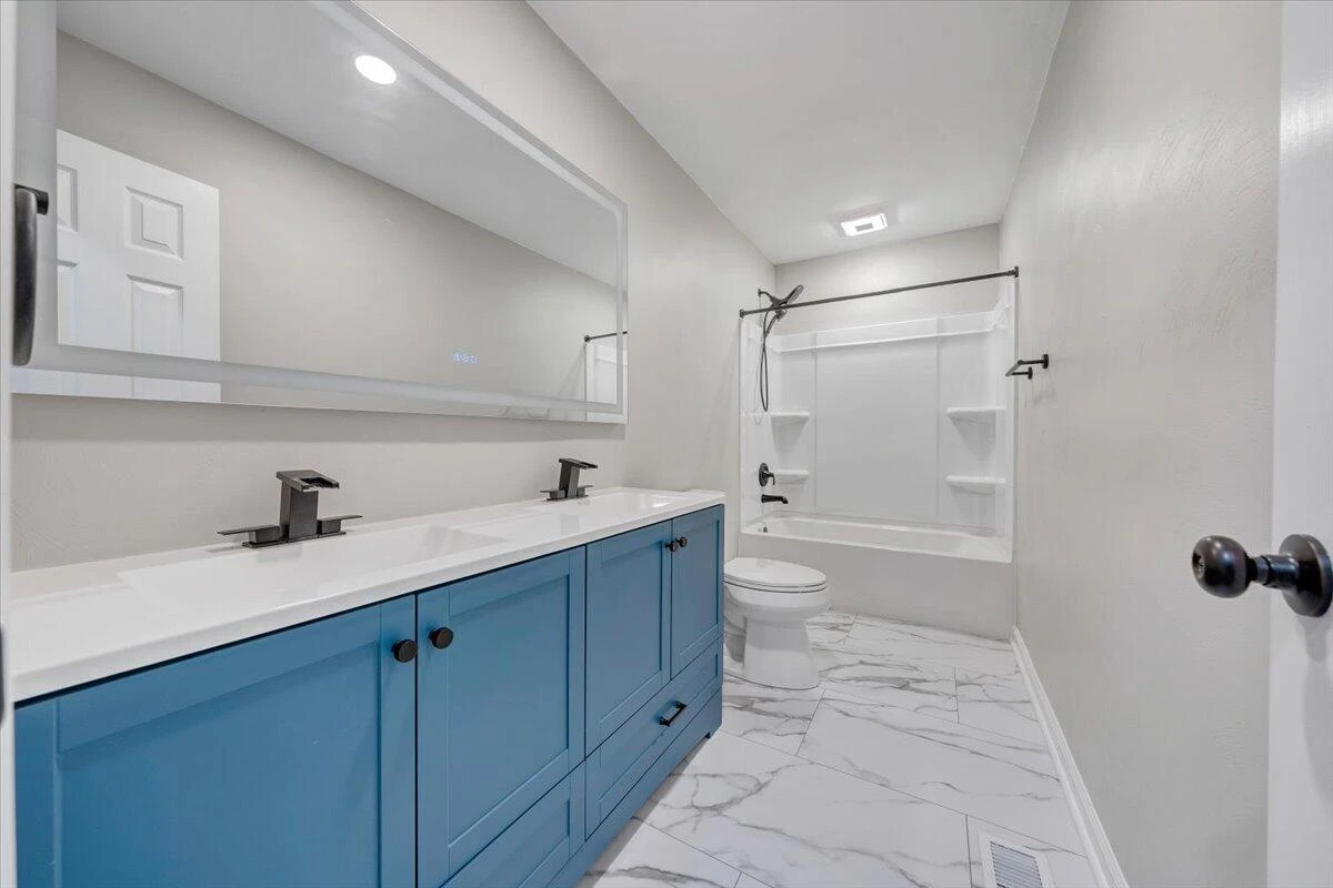 2801 Woodlawn AVE - Photo 22