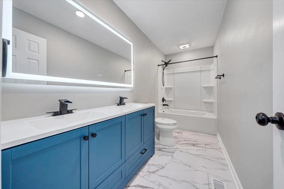2801 Woodlawn AVE - Photo 23