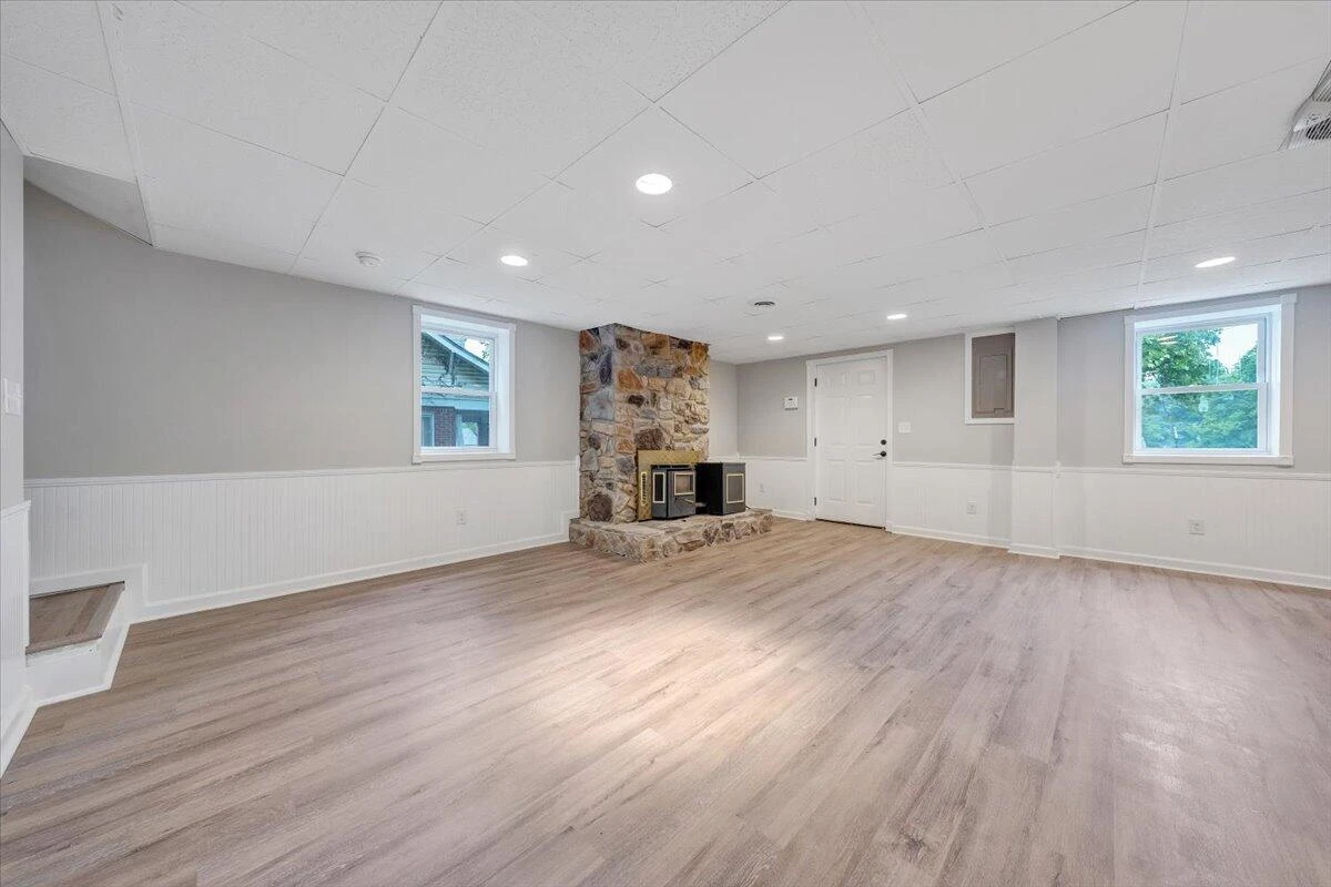 2801 Woodlawn AVE - Photo 25