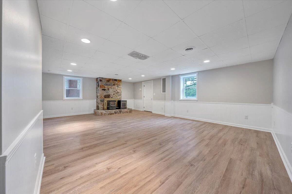 2801 Woodlawn AVE - Photo 26