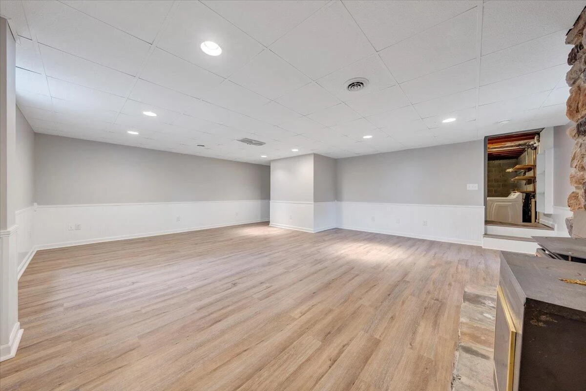 2801 Woodlawn AVE - Photo 28