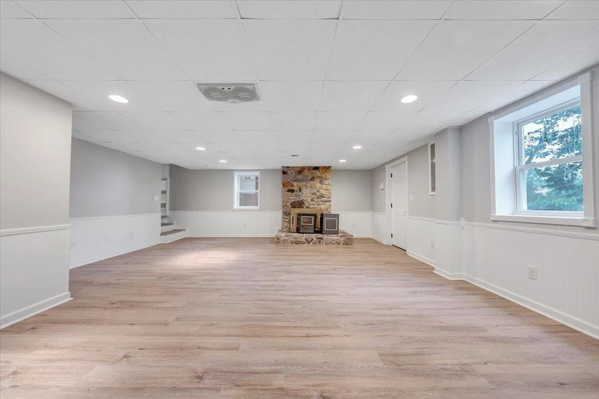 2801 Woodlawn AVE - Photo 29