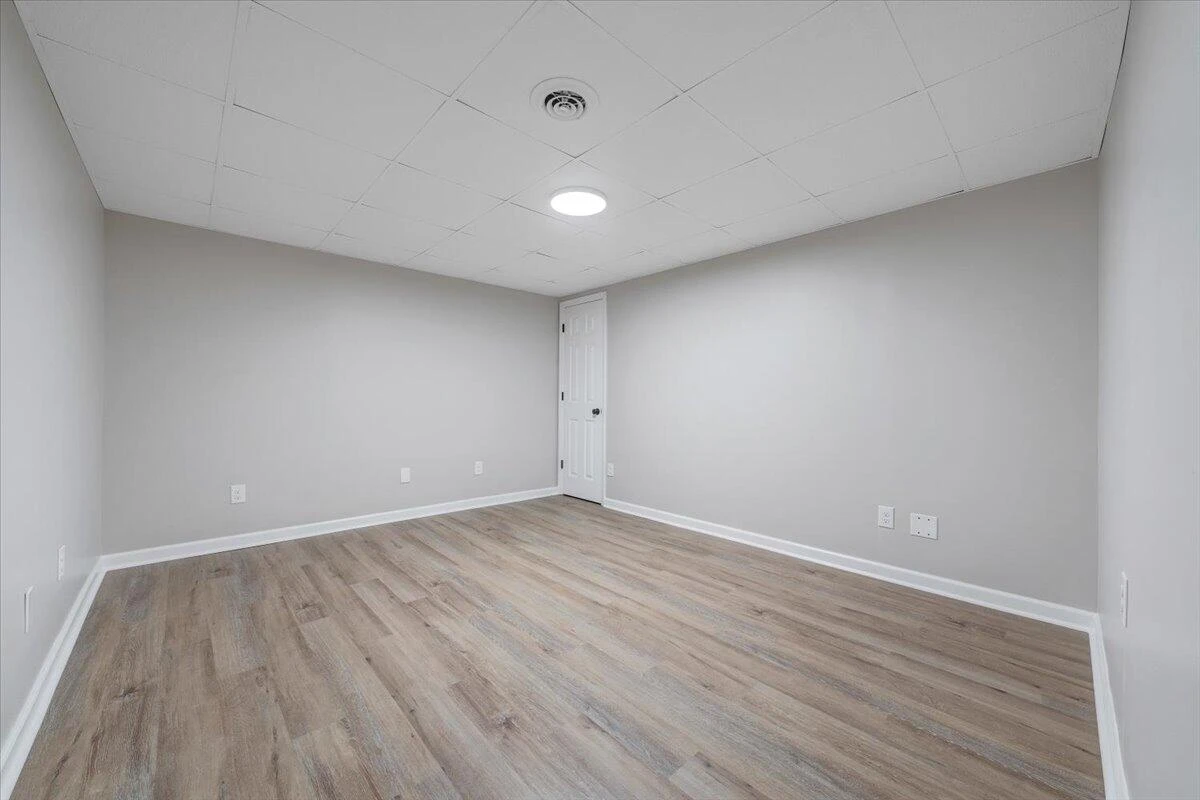 2801 Woodlawn AVE - Photo 30