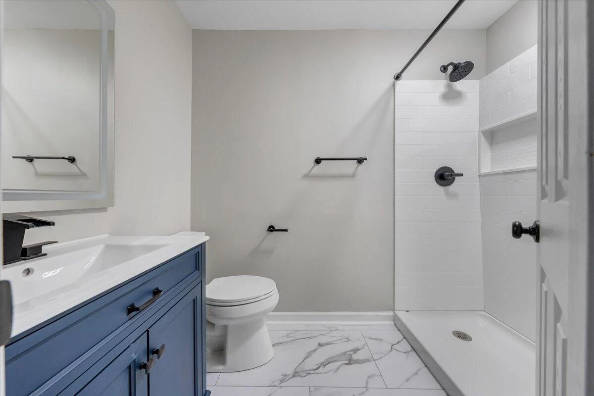 2801 Woodlawn AVE - Photo 31