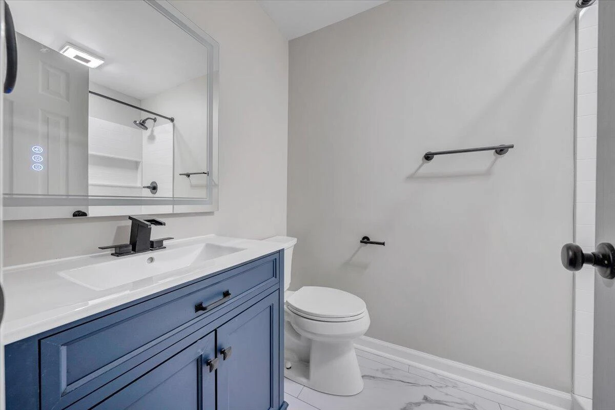 2801 Woodlawn AVE - Photo 32
