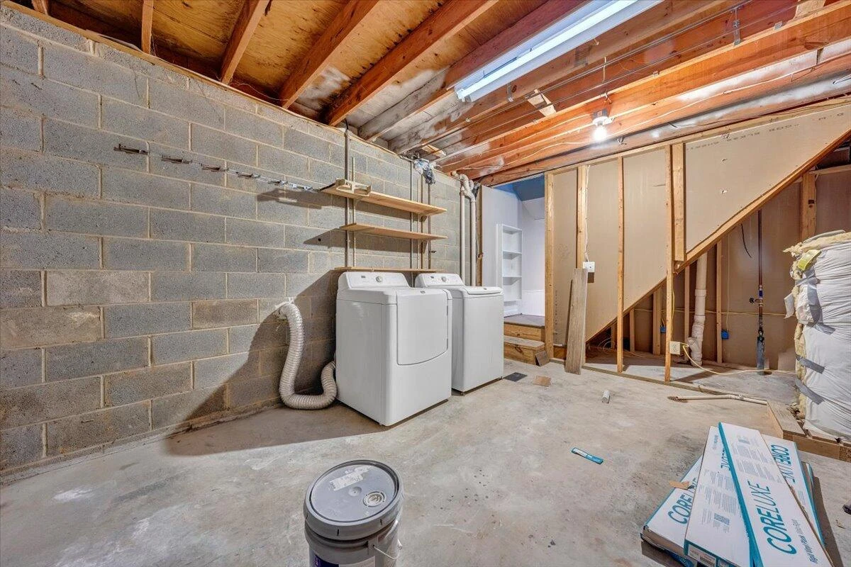 2801 Woodlawn AVE - Photo 36
