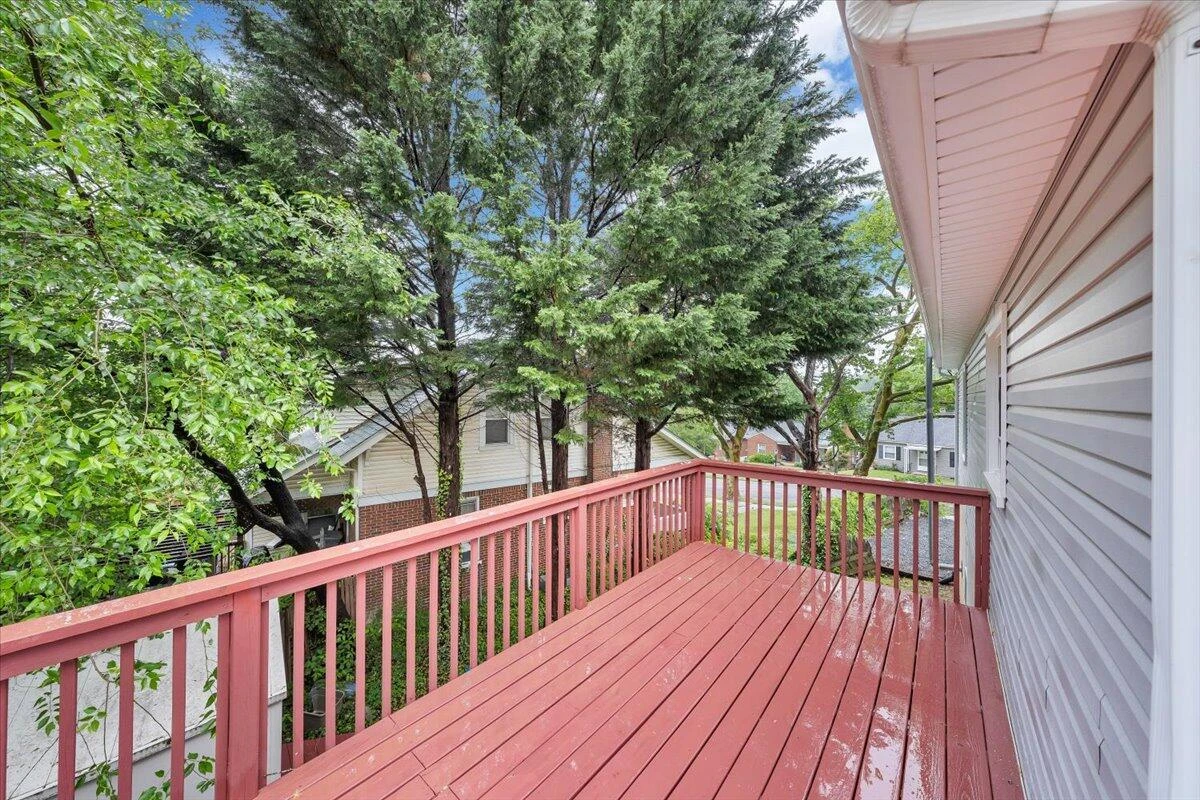 2801 Woodlawn AVE - Photo 37