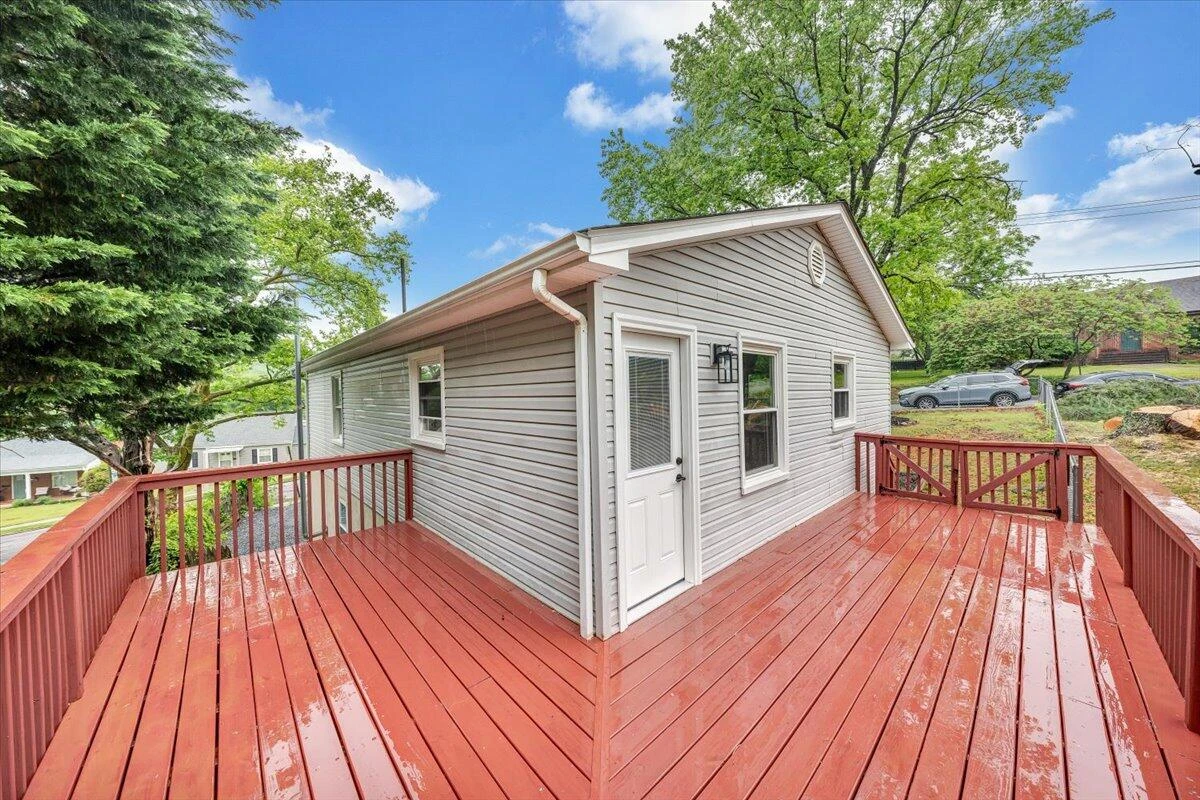 2801 Woodlawn AVE - Photo 38