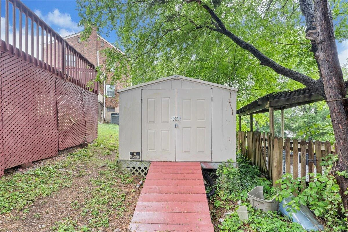 2801 Woodlawn AVE - Photo 39