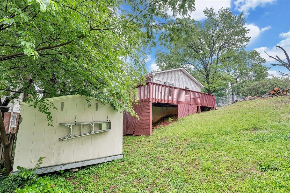 2801 Woodlawn AVE - Photo 41