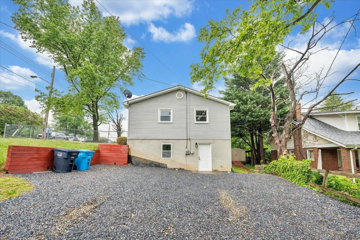 2801 Woodlawn AVE - Photo 42