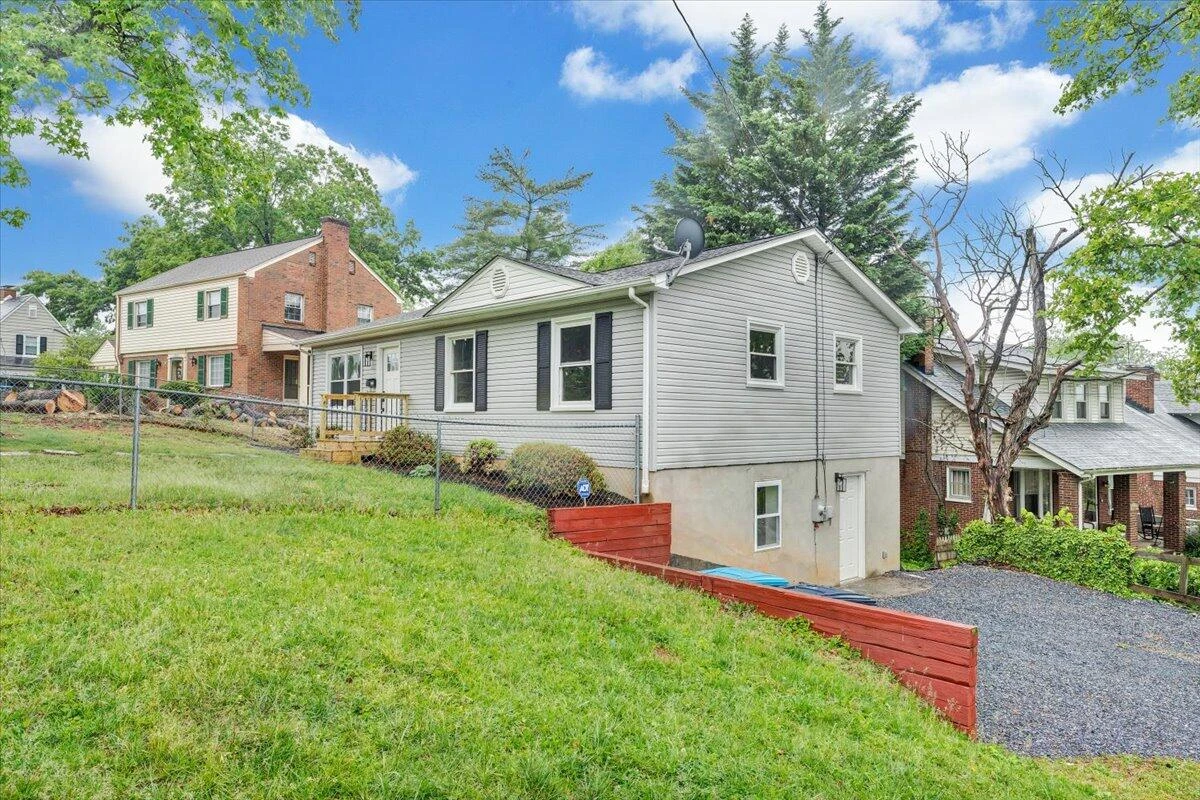 2801 Woodlawn AVE - Photo 43