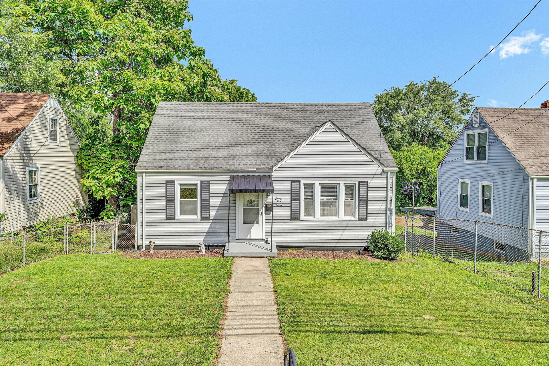 2515 Colonial AVE - Photo 2