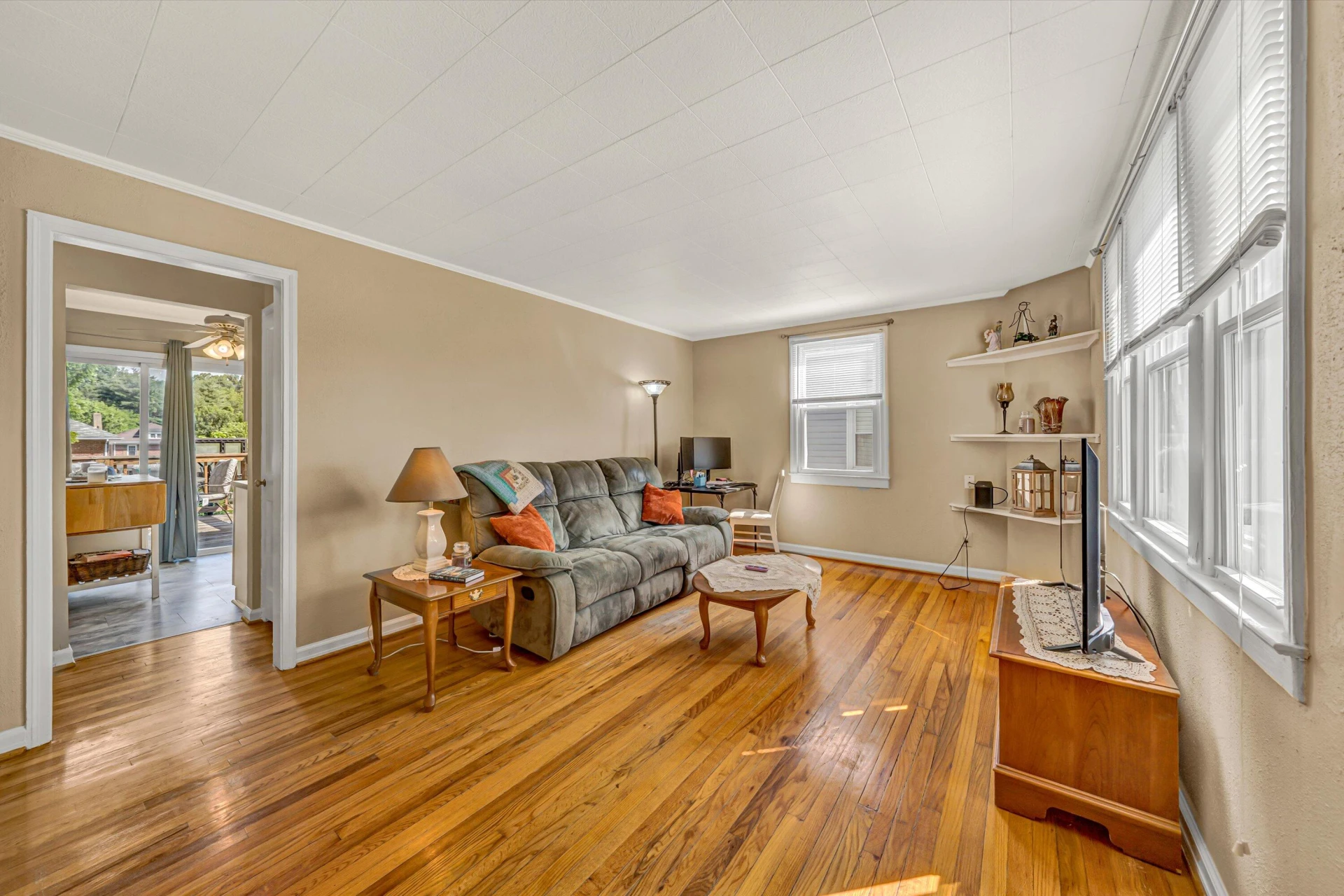 2515 Colonial AVE - Photo 5