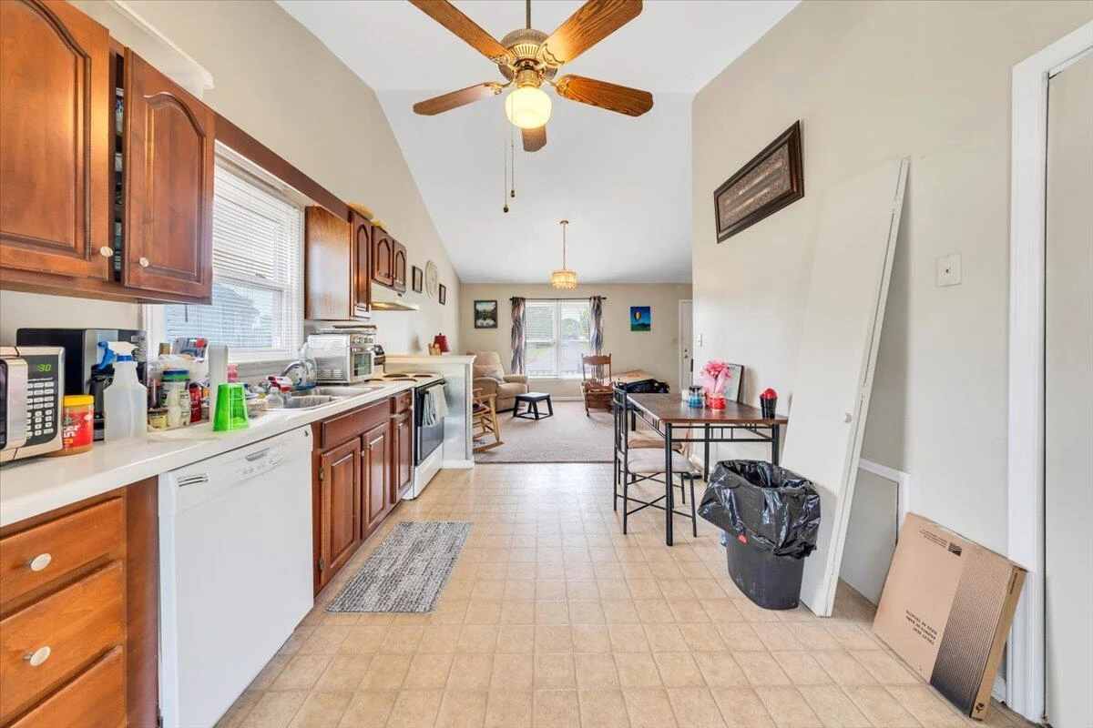 3125 Birchlawn AVE - Photo 10