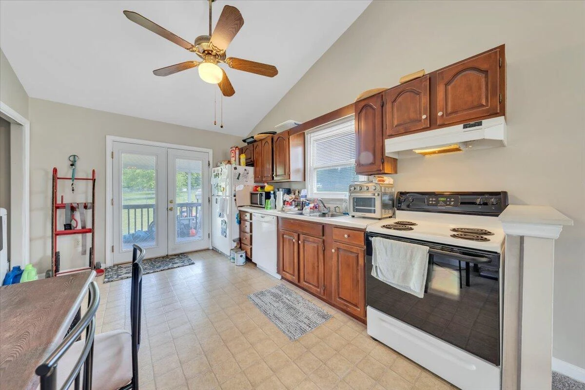 3125 Birchlawn AVE - Photo 8