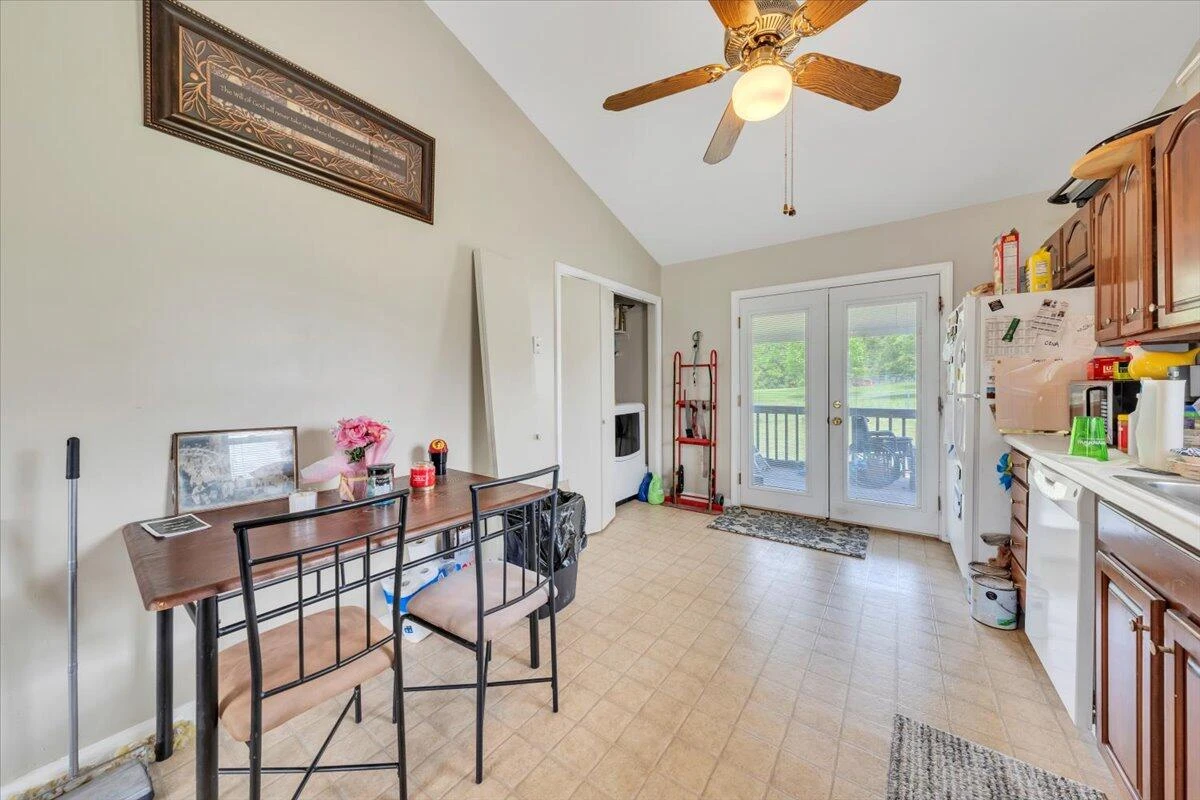 3125 Birchlawn AVE - Photo 9