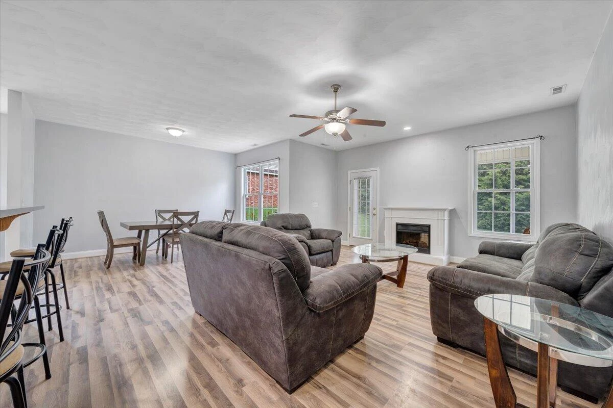 202 Cypress CT - Photo 5