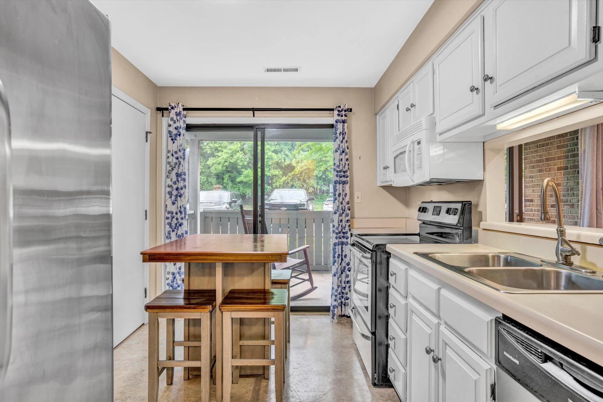 2501 Gatehouse LN - Photo 10