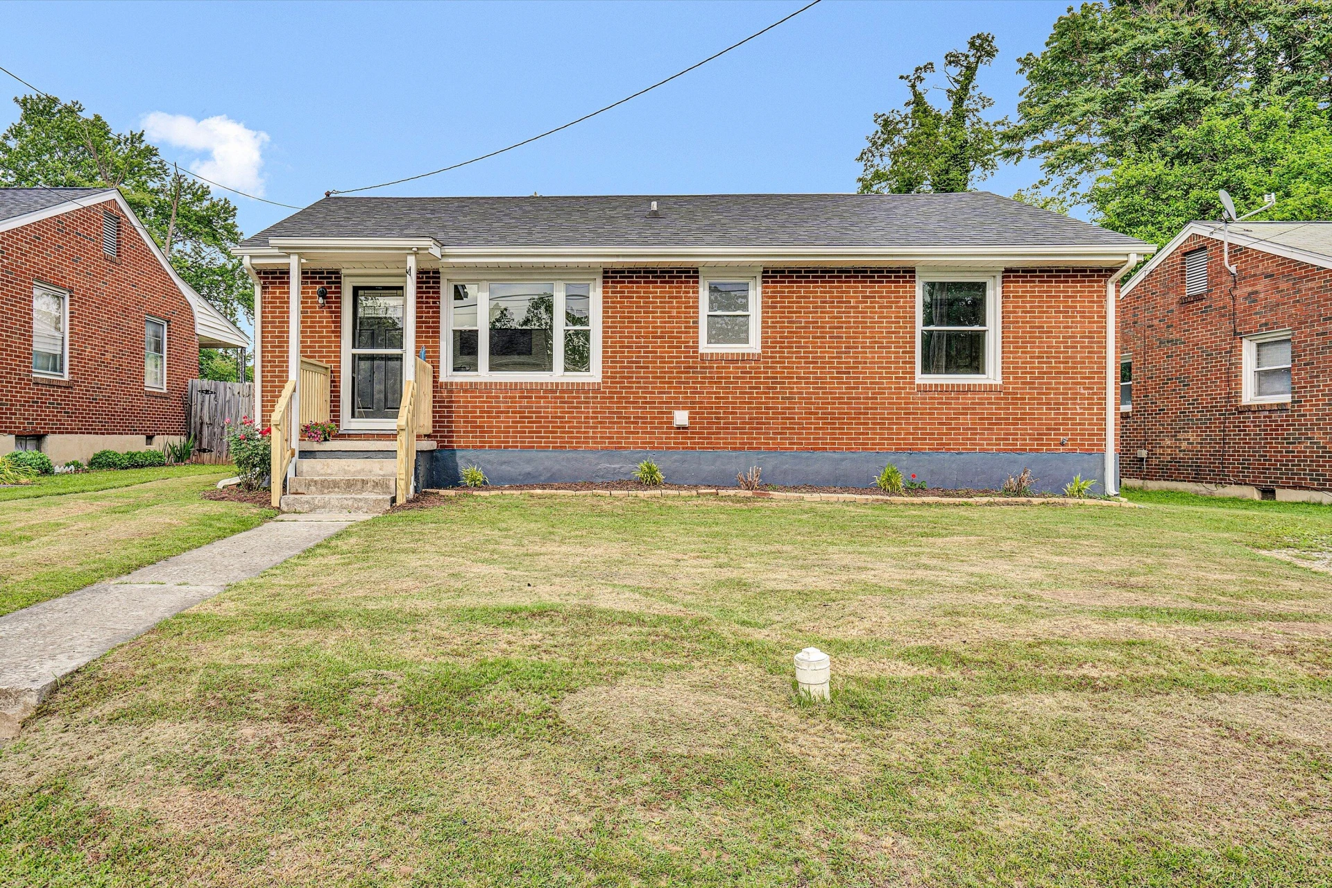 216 Ross ST