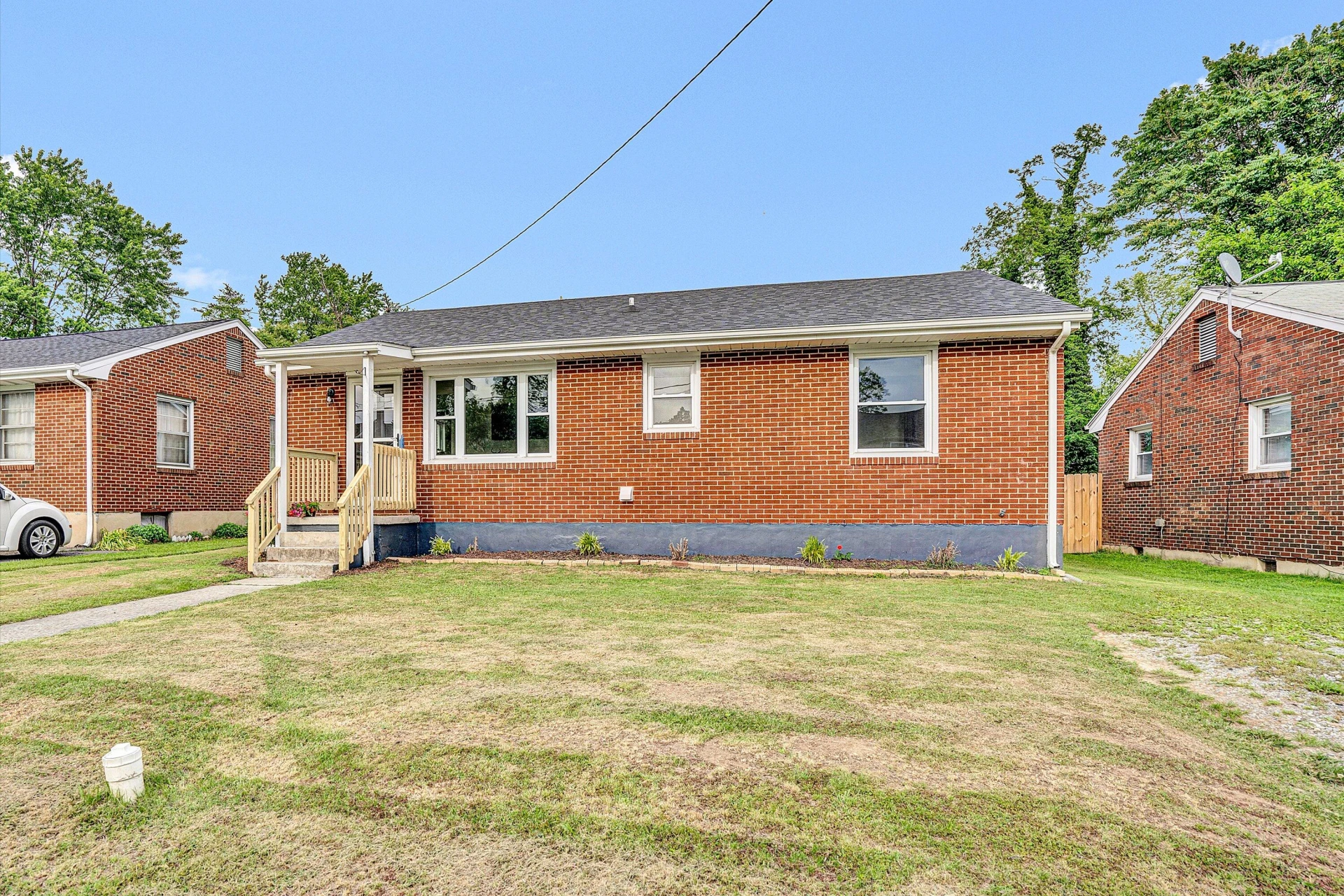 216 Ross ST - Photo 2