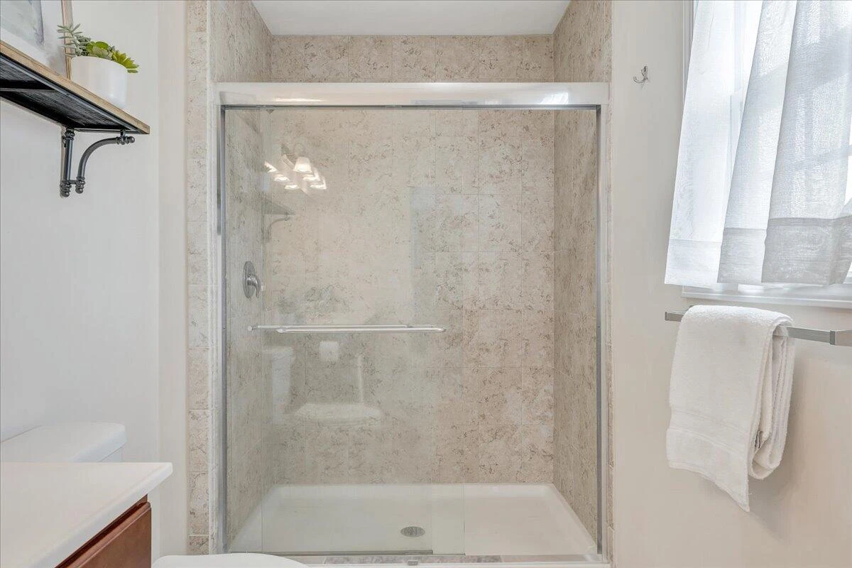 208 Edgemere DR - Photo 40