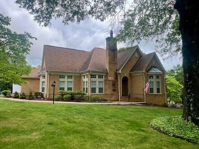 5911 Sulgrave RD - Photo 2