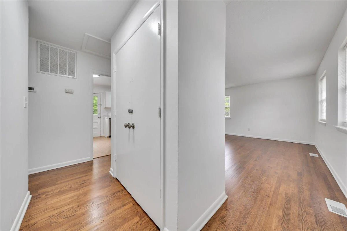 1523 16Th ST - Photo 2