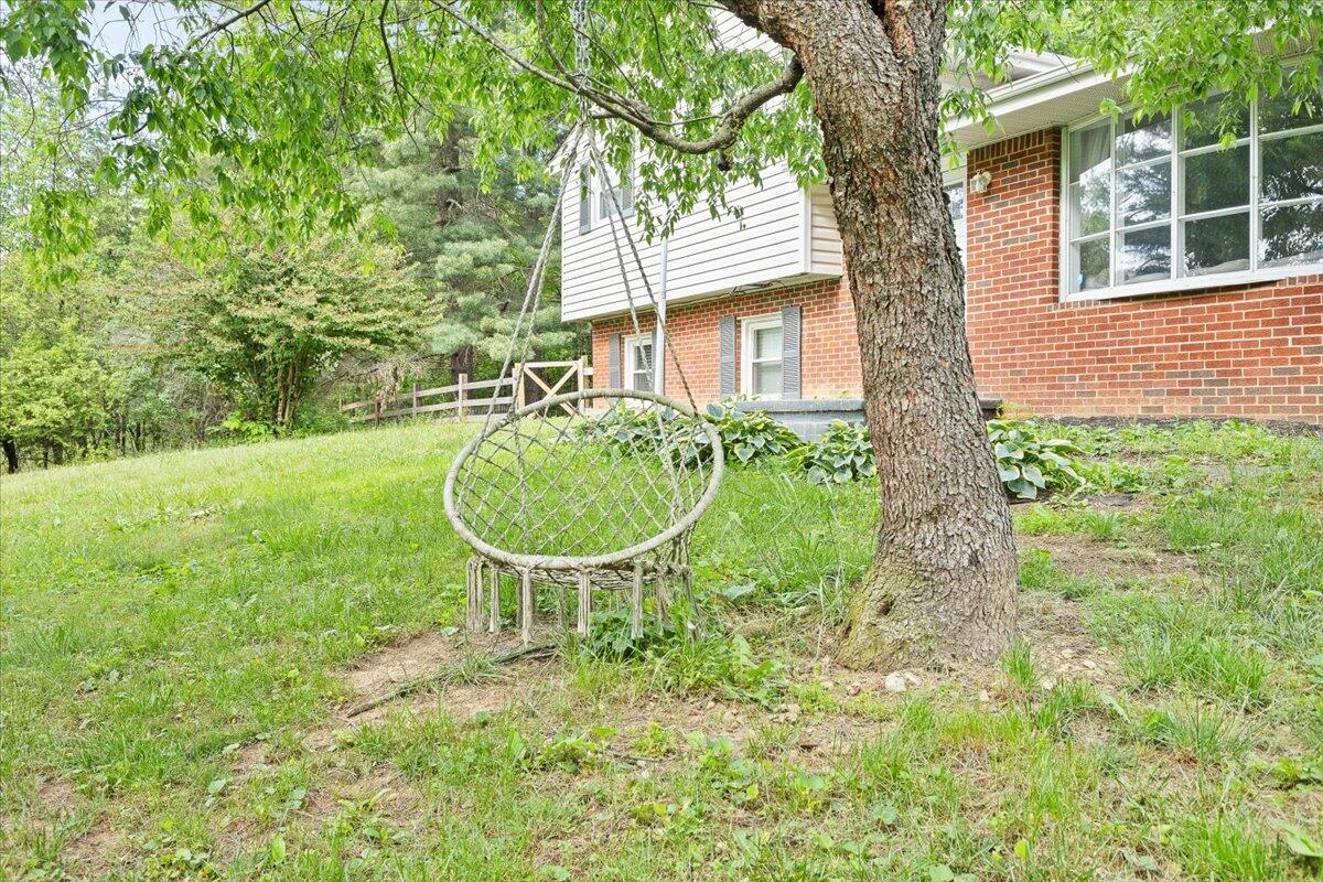 8160 Cloverdale RD - Photo 18