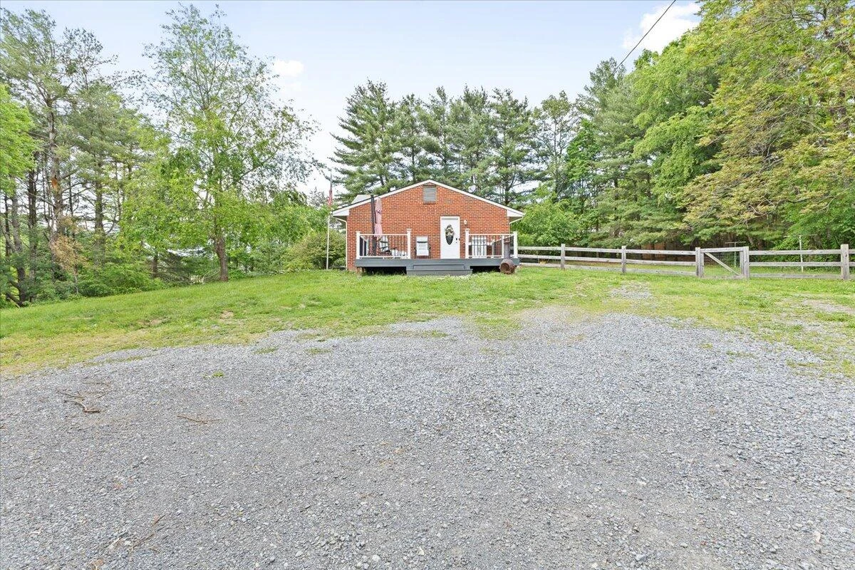 8160 Cloverdale RD - Photo 19