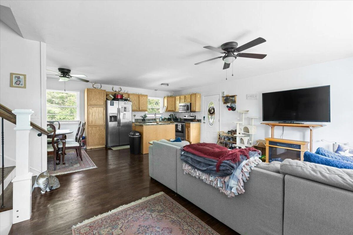 8160 Cloverdale RD - Photo 2