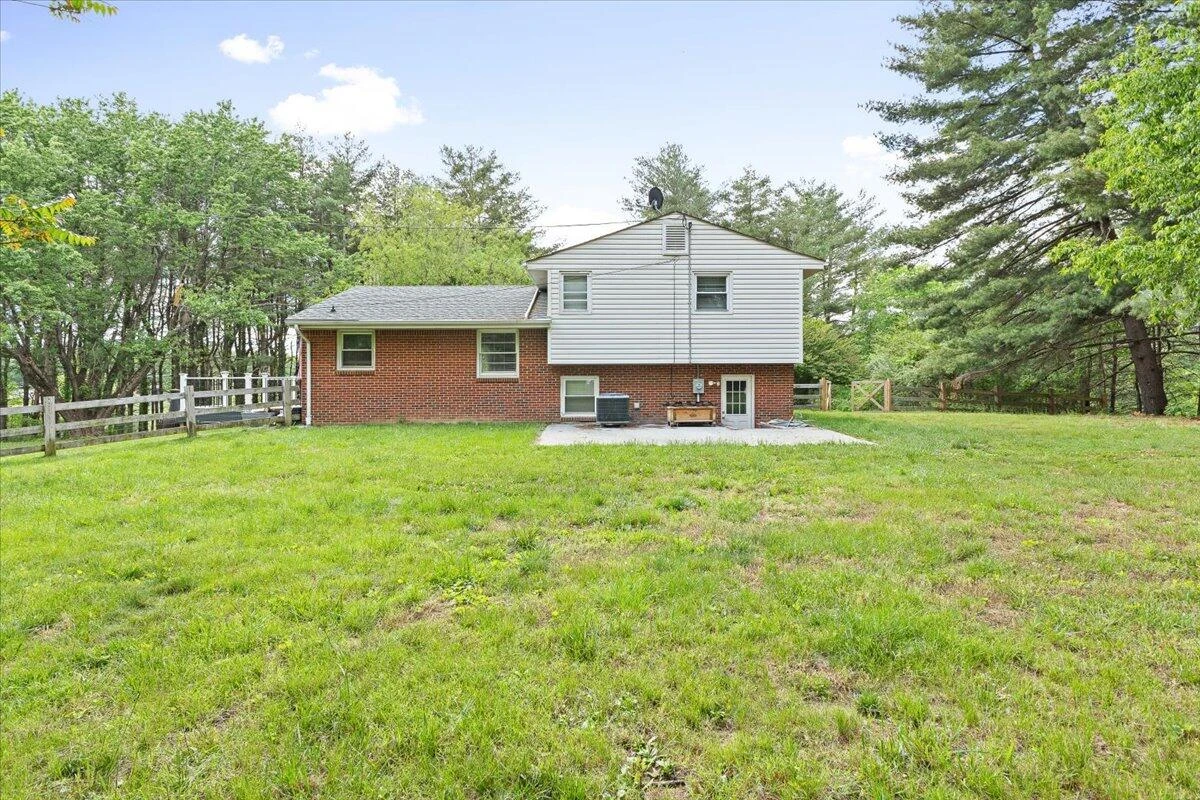 8160 Cloverdale RD - Photo 22