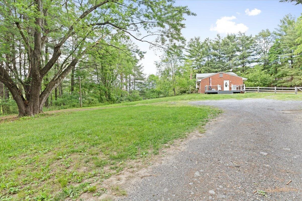 8160 Cloverdale RD - Photo 23