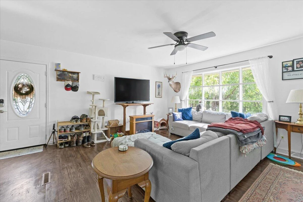 8160 Cloverdale RD - Photo 3