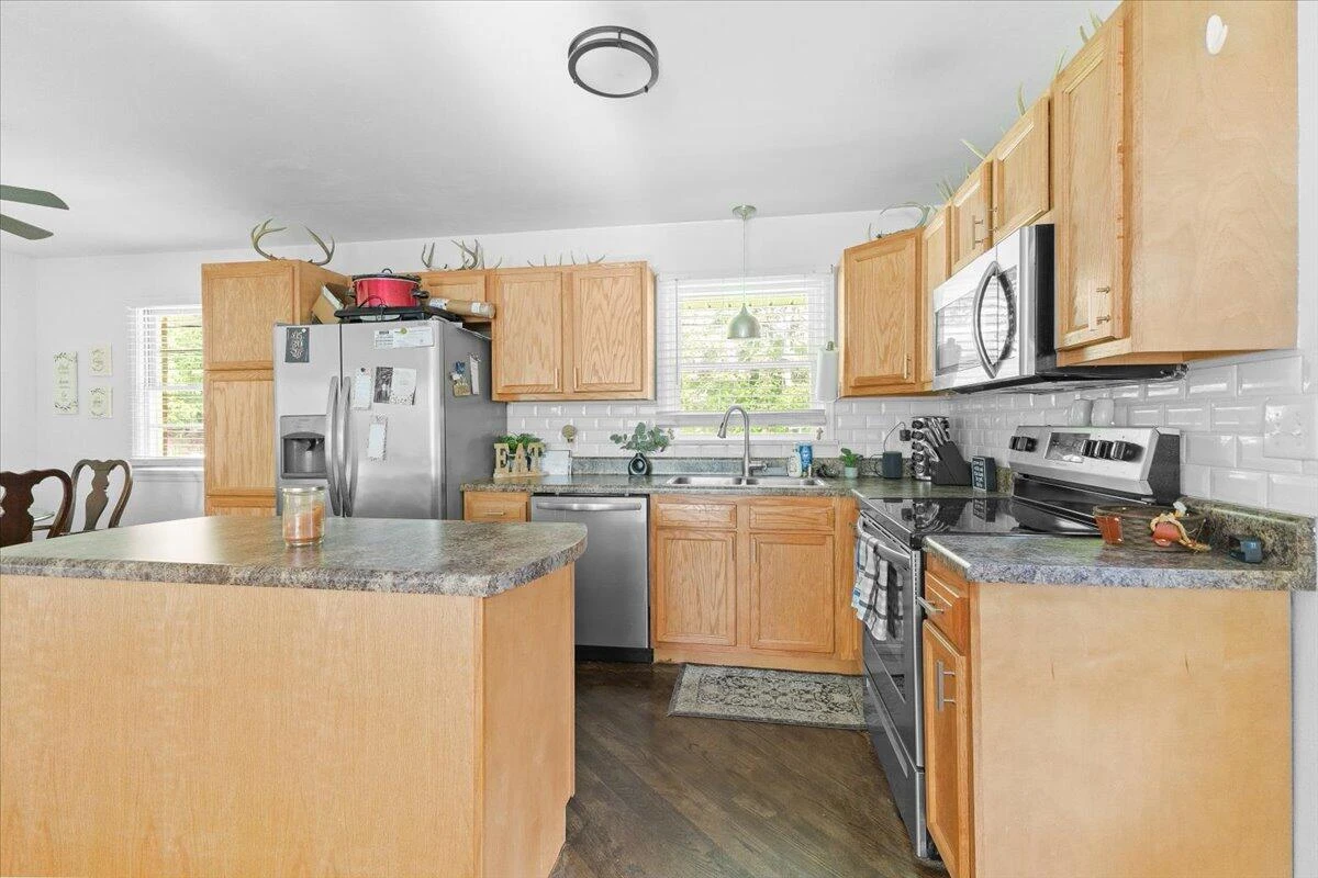8160 Cloverdale RD - Photo 4
