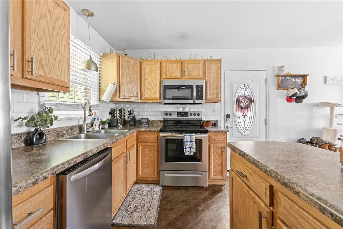 8160 Cloverdale RD - Photo 5