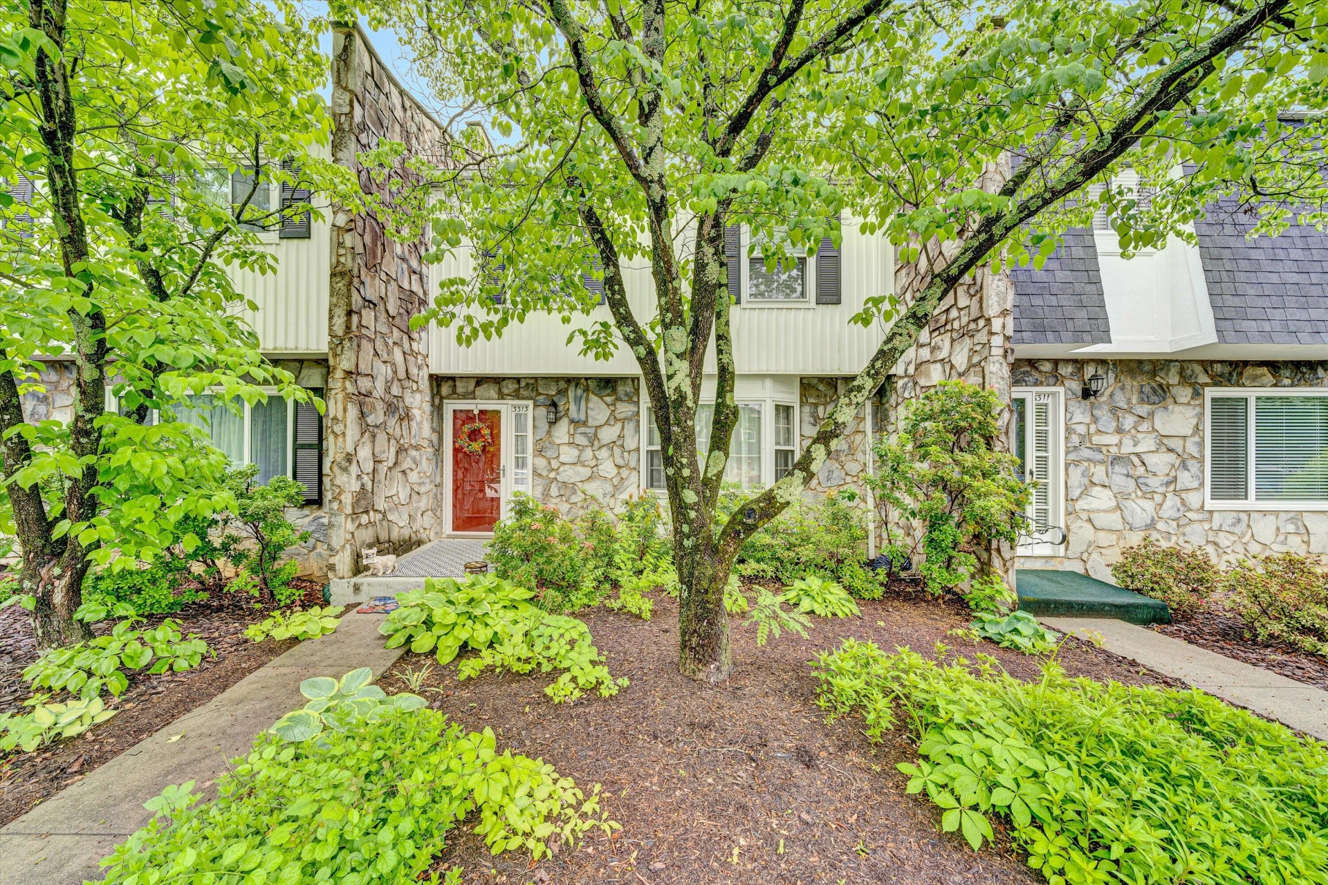 3313 Stonehenge Square