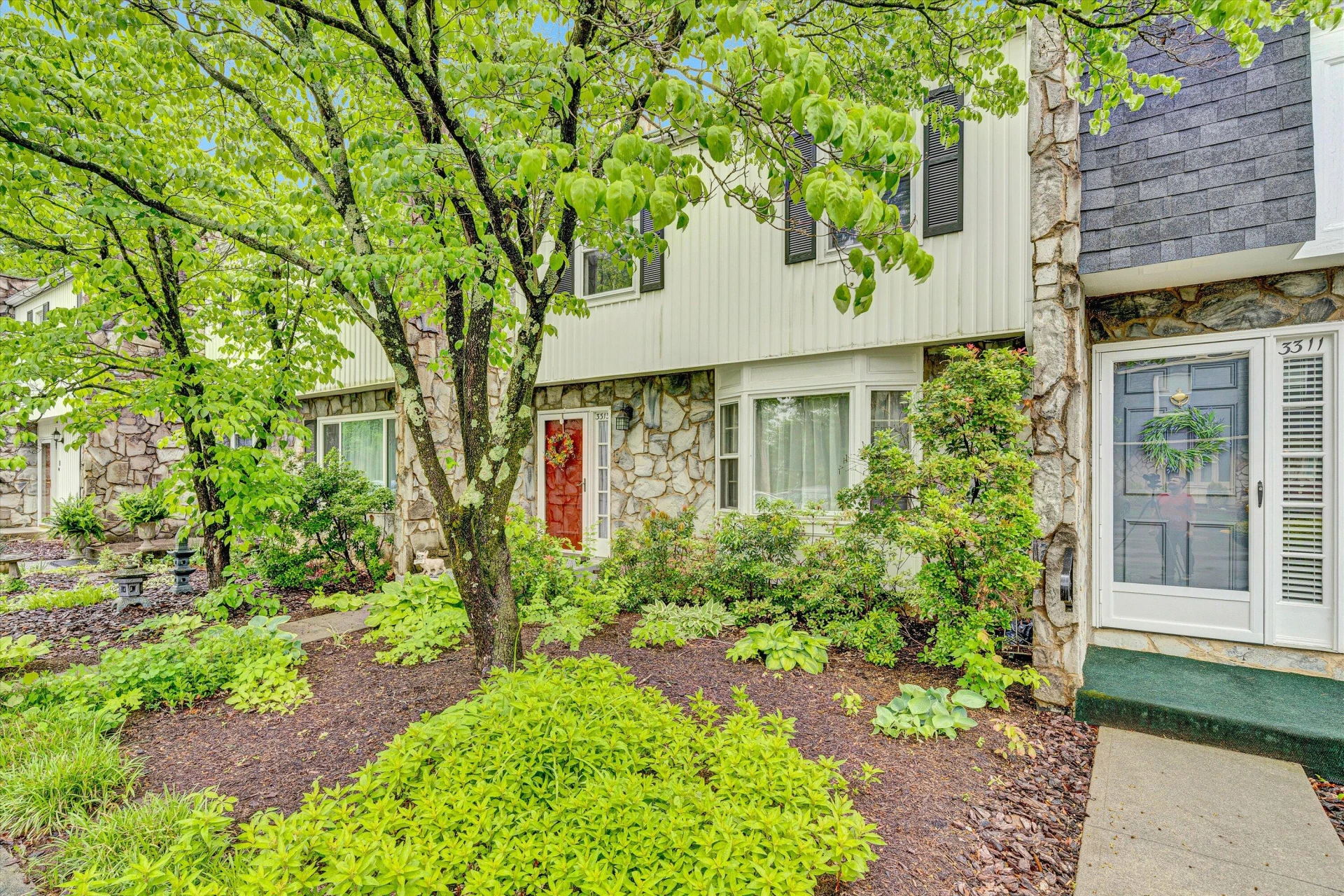 3313 Stonehenge Square - Photo 2