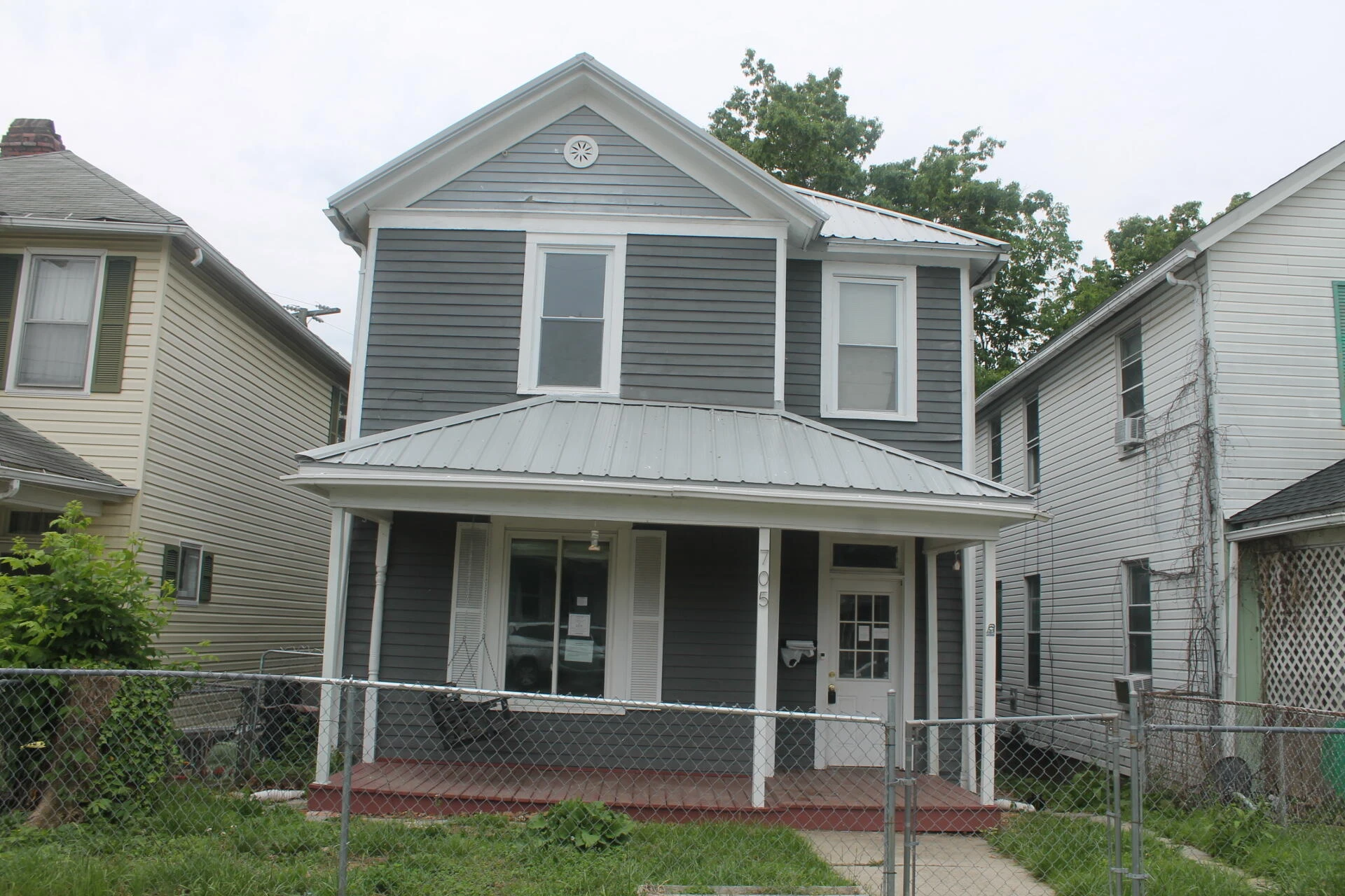 705 Rose AVE