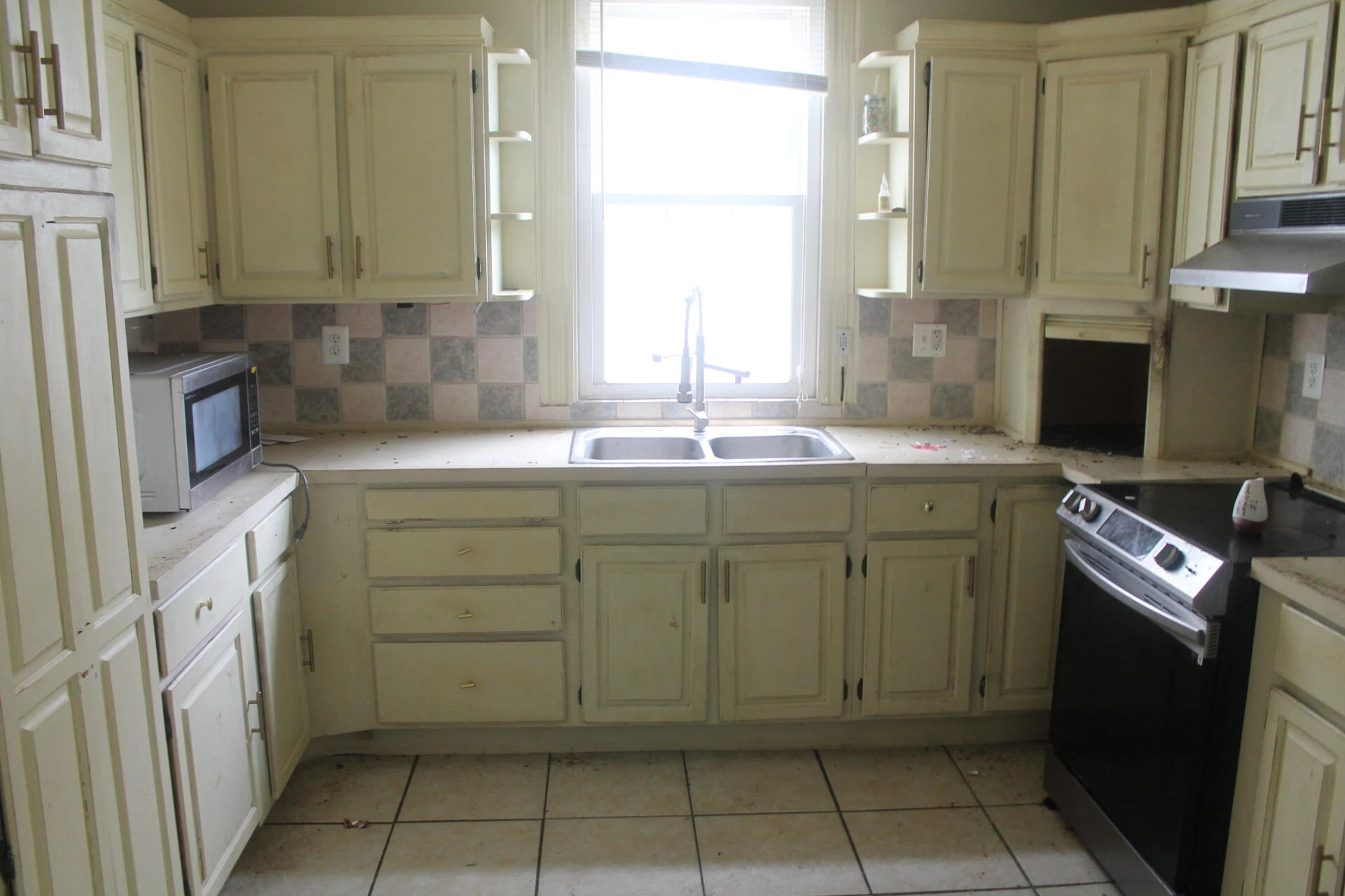 705 Rose AVE - Photo 6