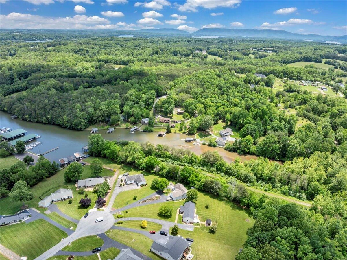 414 Mallard Cove RD - Photo 67
