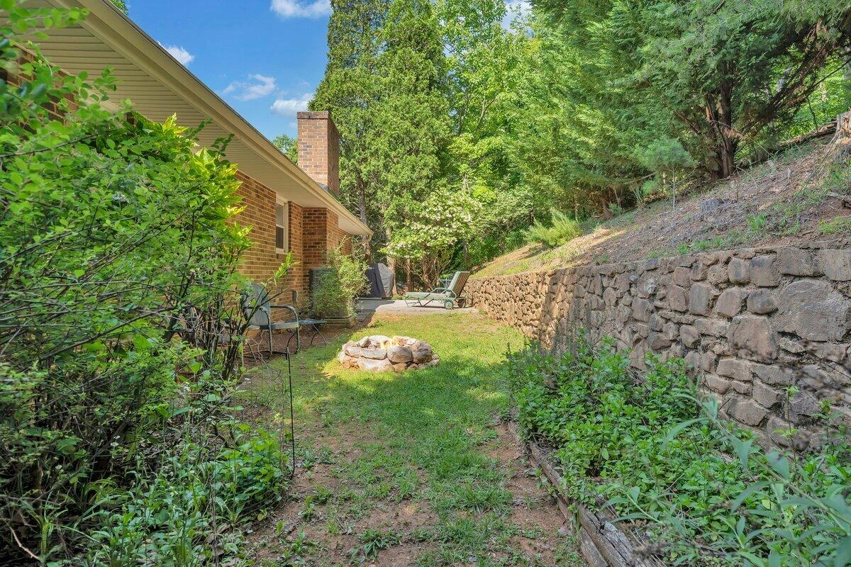 3412 Canter CIR - Photo 40