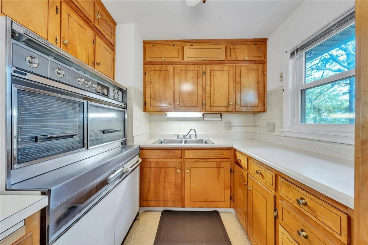 1028 Grayson AVE - Photo 15